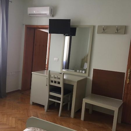 Hotel De Paris Tirana Buitenkant foto