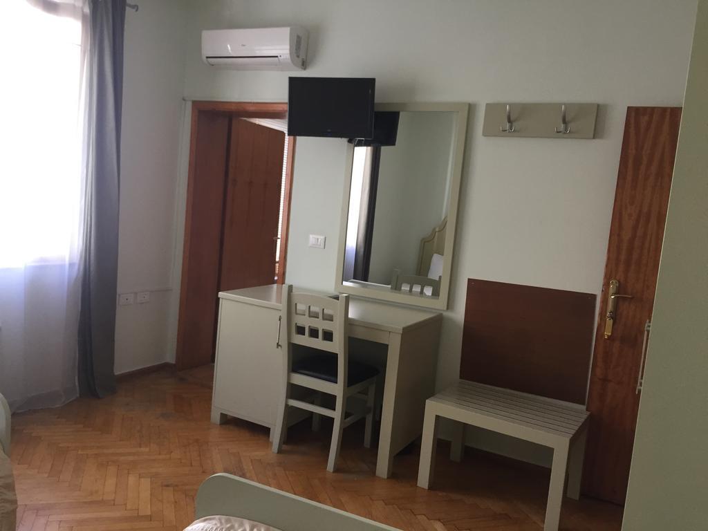 Hotel De Paris Tirana Buitenkant foto