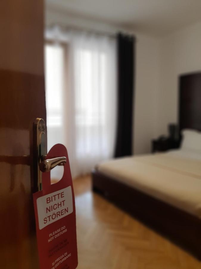 Hotel De Paris Tirana Buitenkant foto